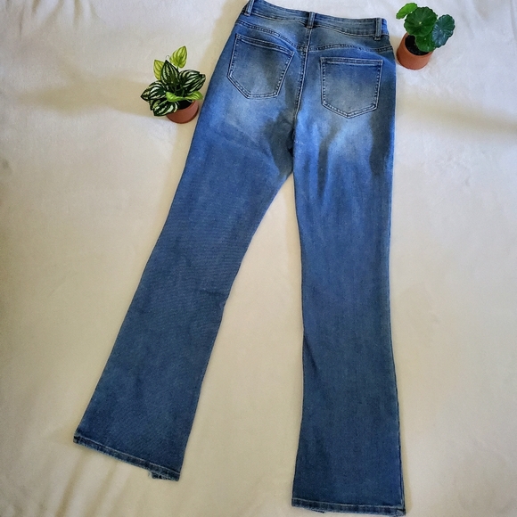 Raw Hem Flare Leg Jeans - Picture 7 of 8